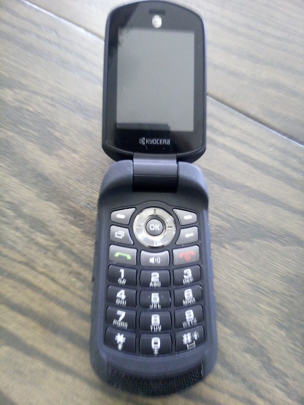 Kyocera DuraXE – 8 GB – Black (AT&T) Brand New