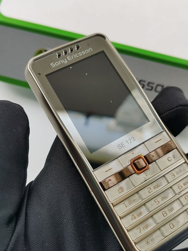 Sony Ericsson G502 (Unlocked) - 32 MB - Bluetooth Cellphone gallery
