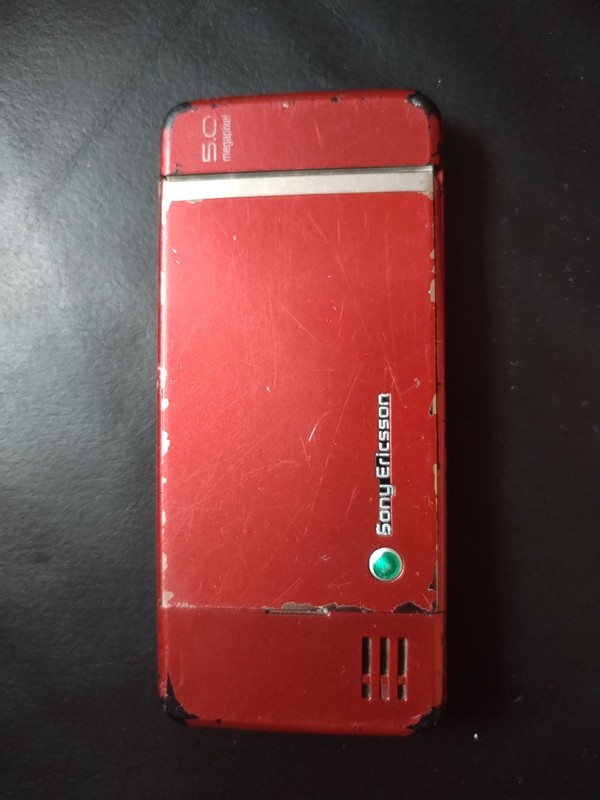 Sony Ericsson C902 – 160 MB – Luscious Red (Unlocked)