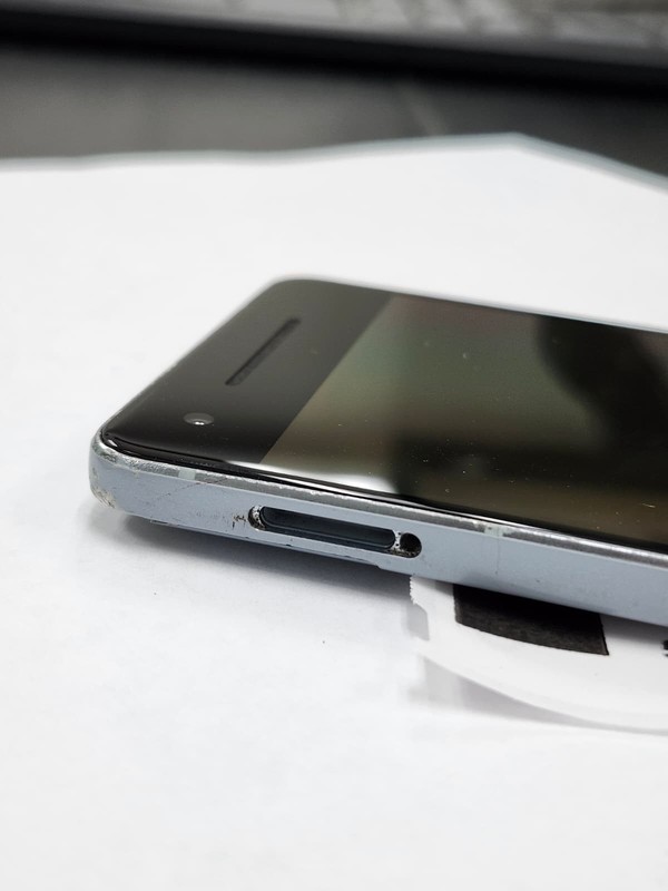 DEFECTIVE - Google Pixel 2 - 64 GB - Blue - Unlocked - G011C - 12400 gallery