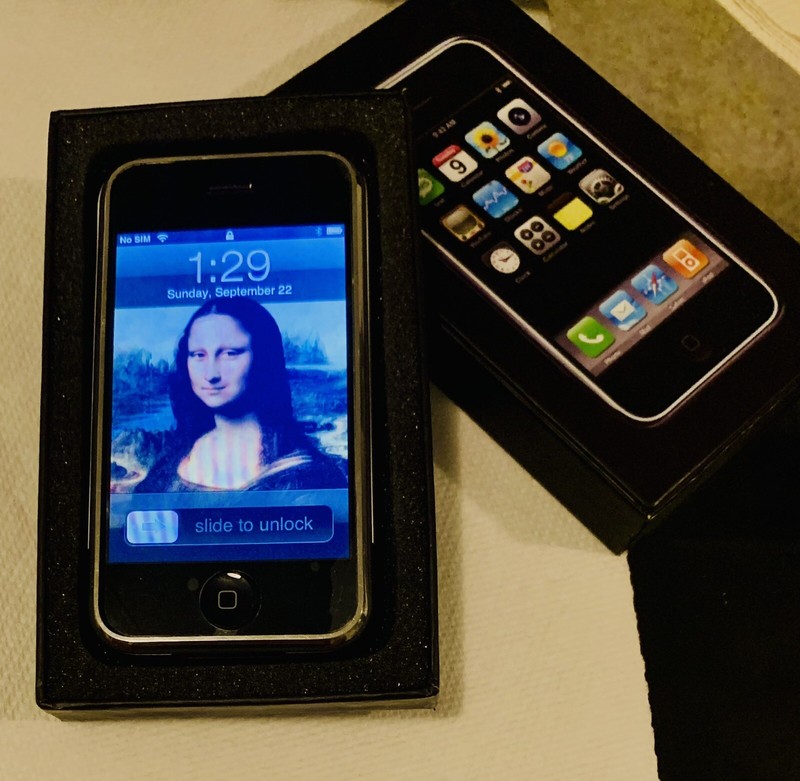 Apple 1st Generation iPhone 2G – 8 GB MA712LL/A A1203 – iOS 1.0.1 UNLOCKED