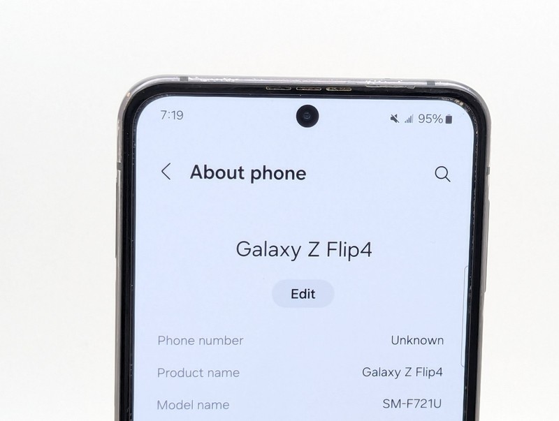 Samsung Galaxy Z Flip4 F721U 128GB Fair Condition | Black | UNLOCKED gallery