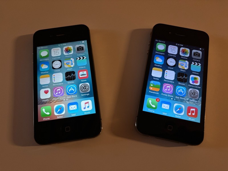 2 Apple iPhone 4 GSM A1332 AT&T phone, black 32GB