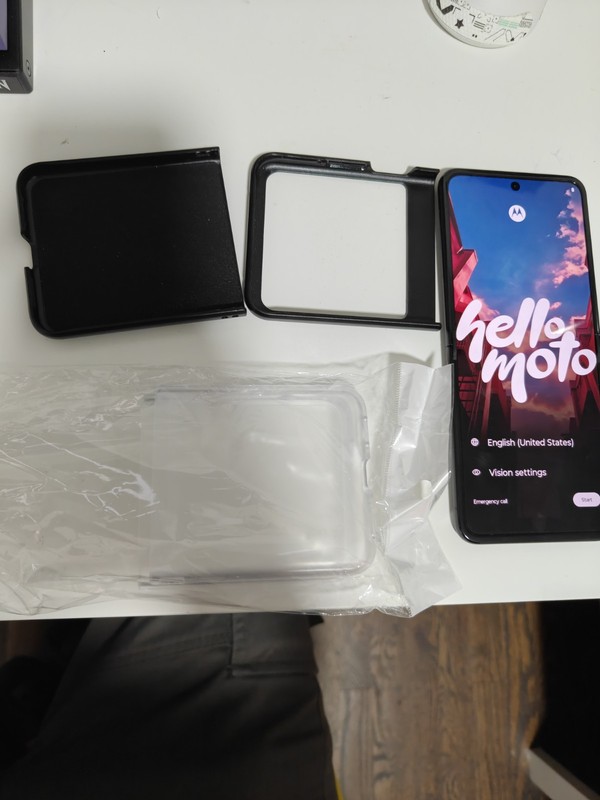 Motorola Razr (2024) 256GB Metro pcs Koala Gray