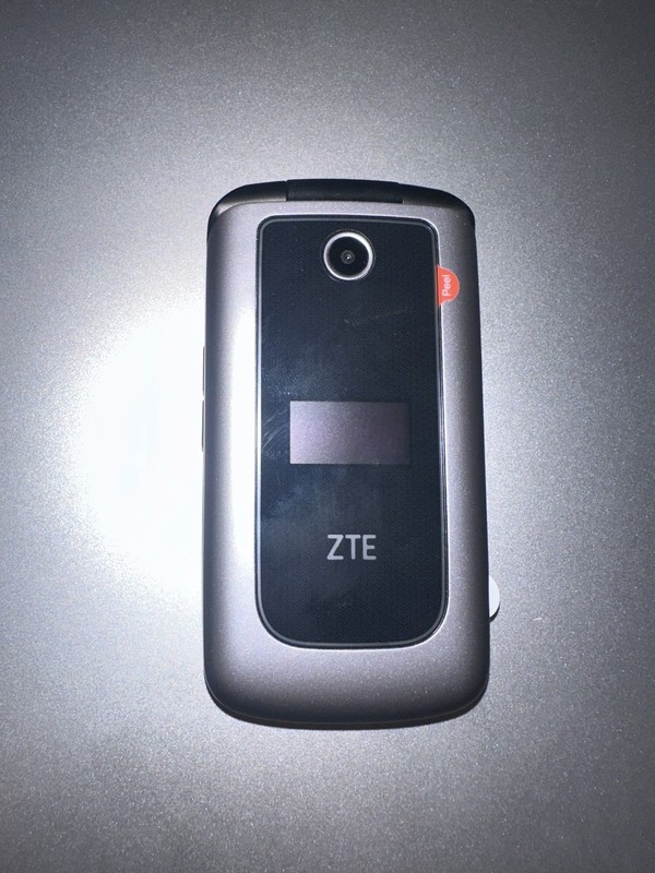Verizon Cymbal LTE Z233V 4G LTE 2.8&Prime; 2MP Silver Flip Phone ( 2 phones)