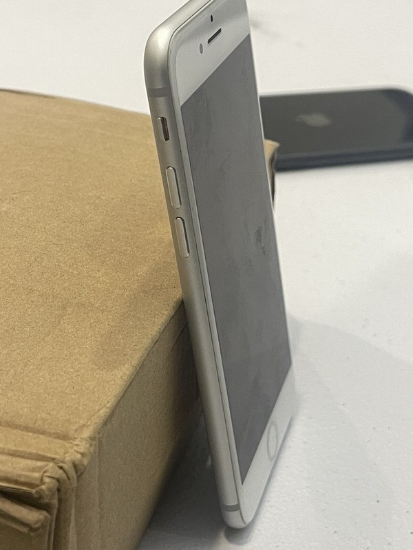 GRADE A  Apple iPhone 8 - 64GB - Silver (AT&T) A1905 (GSM) gallery