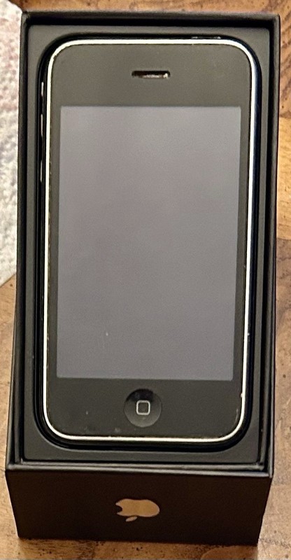 Apple iPhone 3G S 8 GB with Box