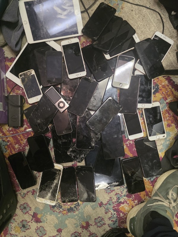 Lot Of Apple iPhone 6, 6s, 7, Se, iPod, iPad Mini, – 50 Units, All Damaged READ!