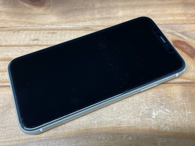 Apple iPhone 11 - 64GB - White (Unlocked) A2111 (CDMA + GSM) C Grade - 76% Bat gallery