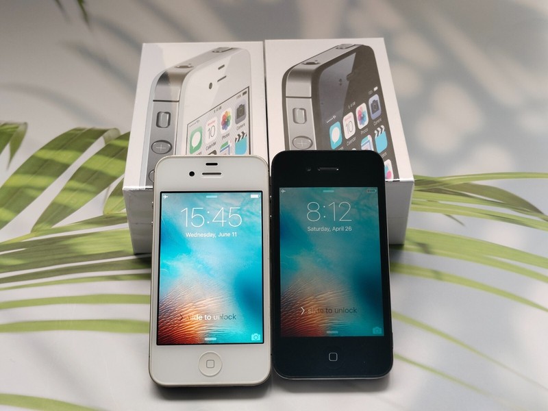 Original Apple iPhone 4/4s 8/16/32/64GB Fully UNLOCKED Black/White – 90% N ew