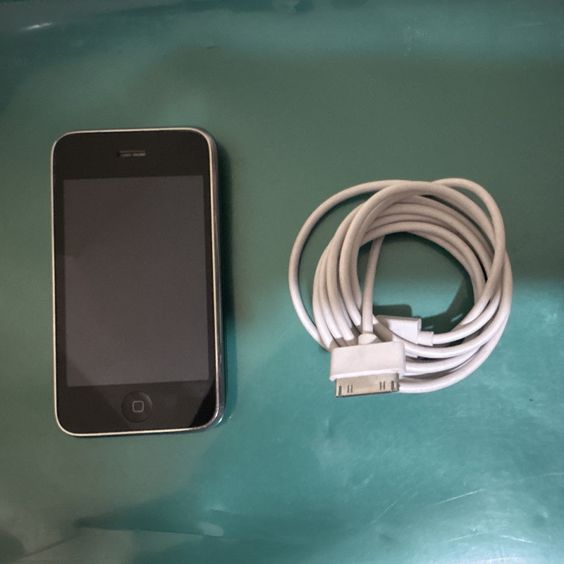 Apple iPhone 3G 8GB Black GSM 3.5in 2Mp Bar