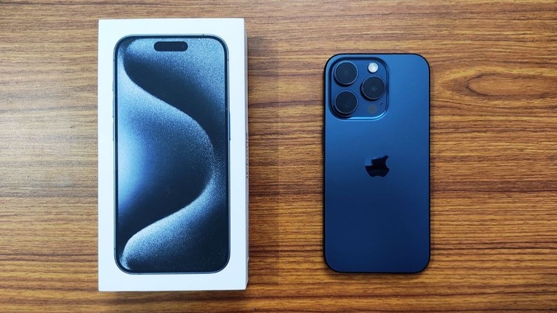 Apple iPhone 15 Pro – 256 GB – Blue Titanium (Unlocked)