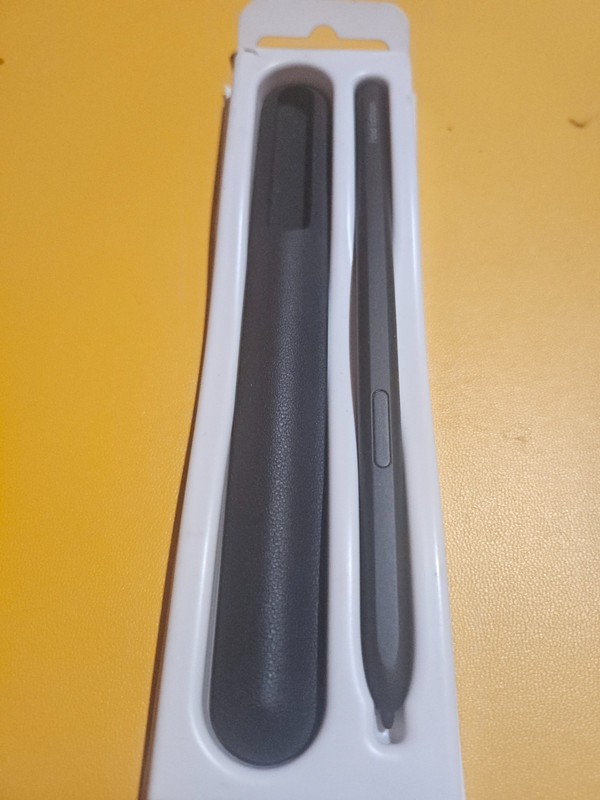 Compatible with Galaxy Z Fold3 5G and Galaxy Z Fold4 5G. Designed by Samsung. Ma
