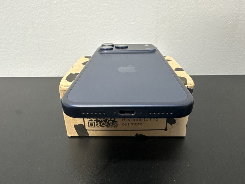 Apple iPhone 17 Pro Max 256GB Blue Unlocked Very good (100% Battery, Cycle 39) gallery