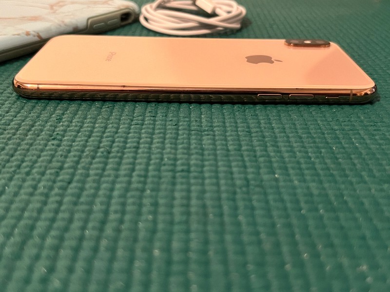 Apple iPhone XS Max - 256GB - Gold (Unlocked) A1921 (CDMA + GSM) gallery