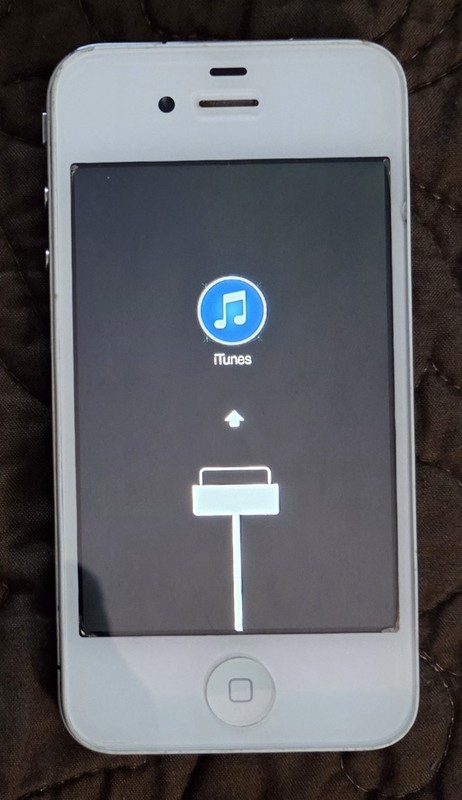 Apple iPhone 4 – Model A1332 White 3.5 Needs Update