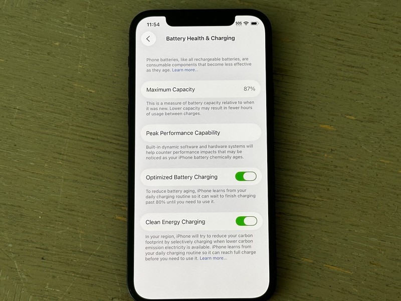 Apple iPhone 12 - 64 GB - Black (Unlocked) gallery