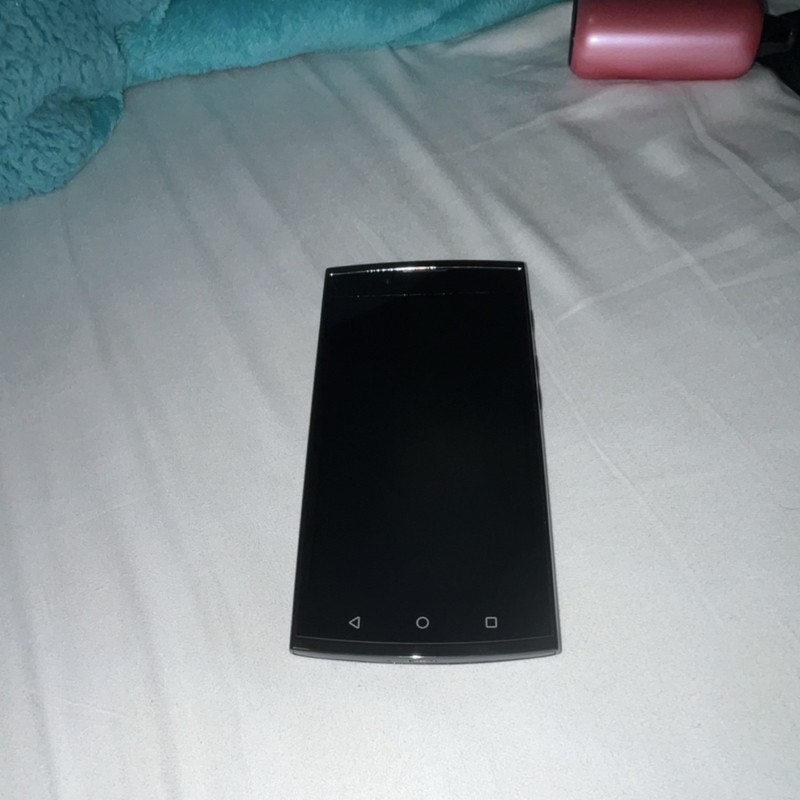 UMX U693CL 16GB Black Bar Style Smartphone Mobile Cell Phone Used