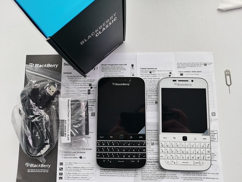 BlackBerry Classic (BlackBerry Q20) – Unlocked – 16 GB – 3.5&Prime; Smartphone
