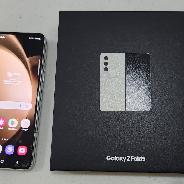 Samsung Galaxy Z Fold5 – 1 TB – GRADE A (Unlocked)