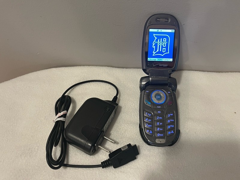 LG VX8300 Verizon Wireless Cell Flip Phone BLACK 28mb Camera Bluetooth+Cord