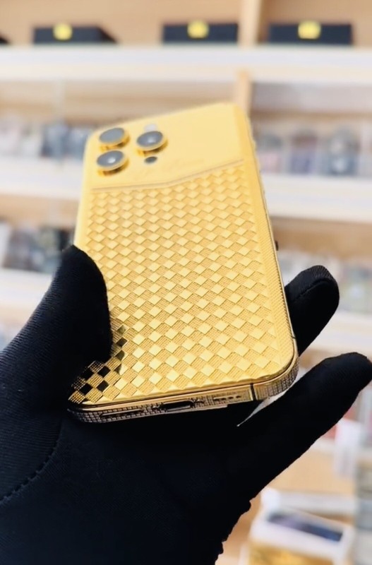 CUSTOM 24k Gold Apple iPhone 16 Pro Max Rom Majesty Design Encrusted Diamond 1TB gallery
