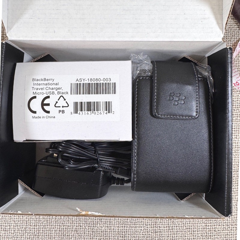 Vintage BlackBerry Tour 9630 Verizon Smartphone Bundle Box Accessories gallery