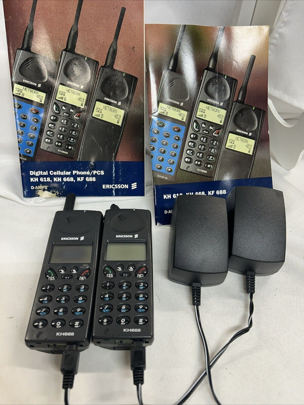 2 Ericsson KH668 Dual Band Digital Phones For Collectors or Parts w Chargers