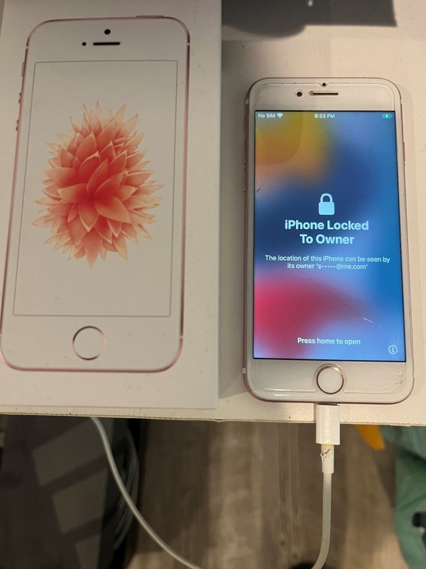 Apple iPhone SE 1st Gen 32GB Rose Gold- Locked to Owner