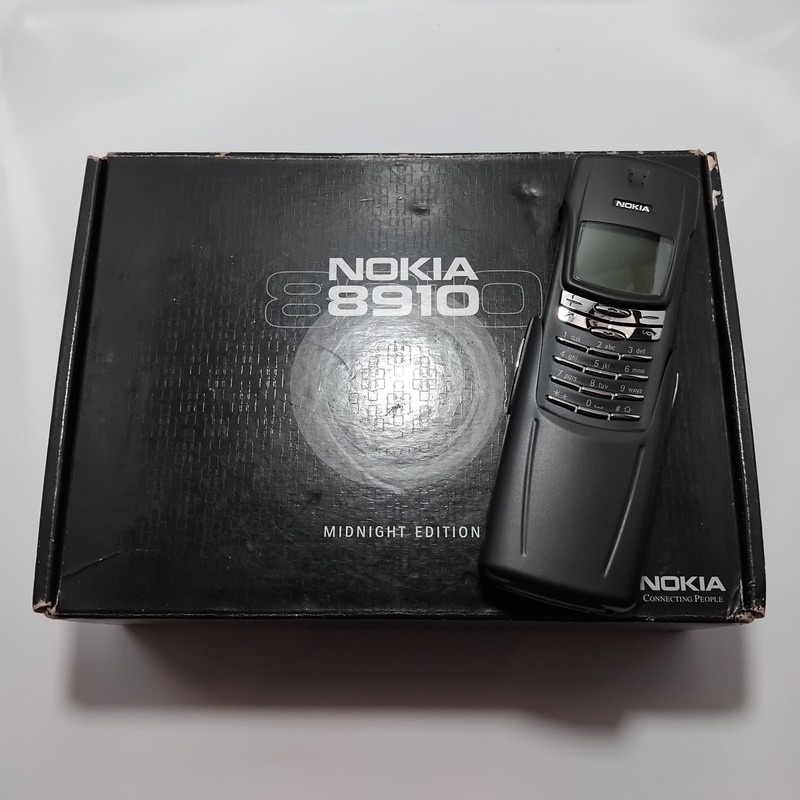 Collectors item – Original Nokia 8910 Midnight Edition with Original Box