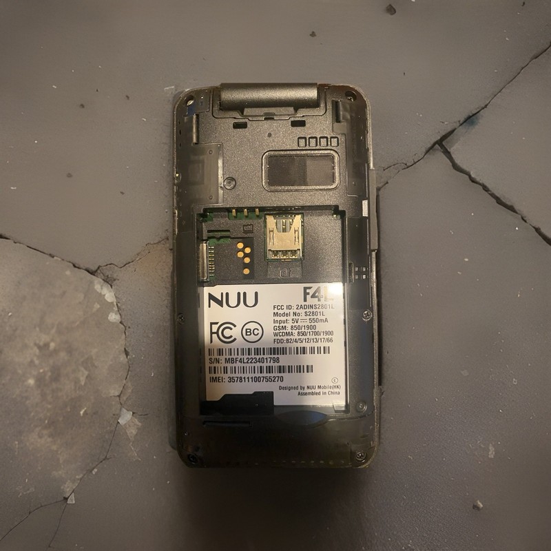 NUU Mobile F4 gallery