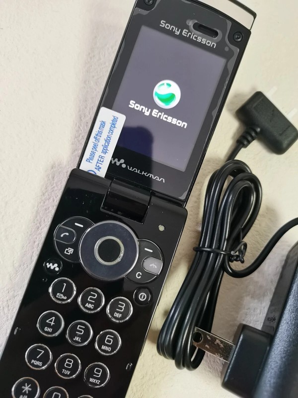 Sony Ericsson W980 W980i 3G Bluetooth 3.15MP Unlocked Mobile Cellphone gallery
