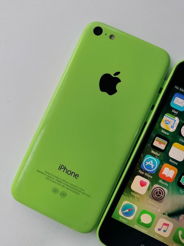 Apple iPhone 5c – 8 GB / 16 GB / 32GB Unlocked Green Color