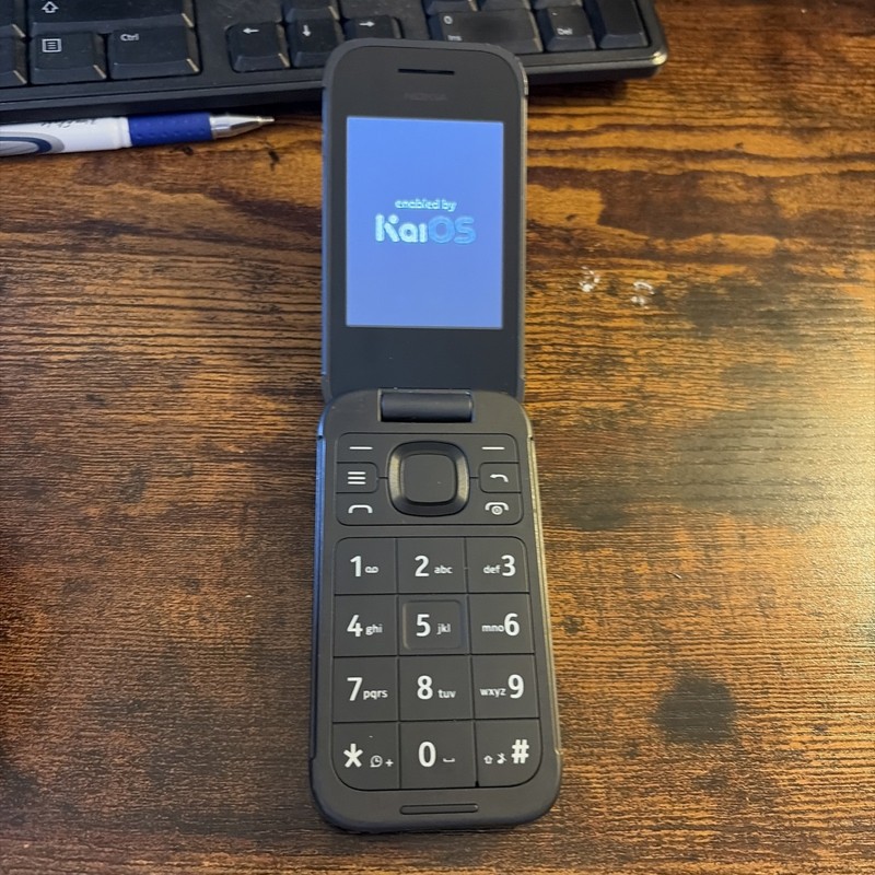Nokia 2760 Flip 4G LTE Cellphone 4GB 2.8&Prime; 5MP Unlocked Kaios 3.0 WiFi