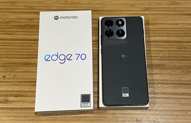 Motorola edge 70 5G (XT2601-2) 512GB + 12GB 6.67&Prime; Android GSM Unlocked – Grey
