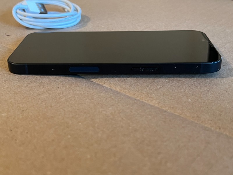Apple iPhone 13 - 128GB - Midnight (unlocked) (CDMA + GSM) A2482 gallery