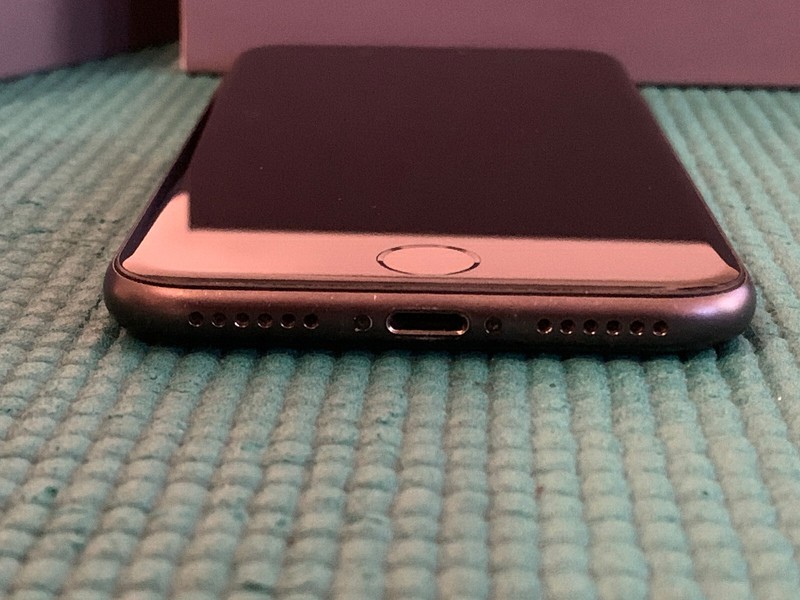 Apple iPhone 8 - 64GB - Space Gray unlocked A1905 (GSM) gallery
