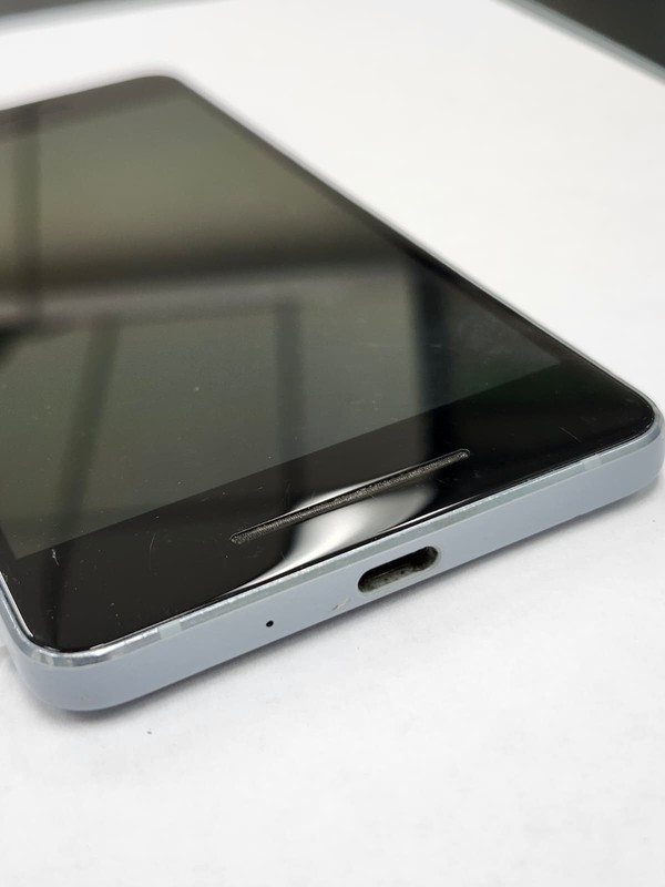 DEFECTIVE - Google Pixel 2 - 64 GB - Blue - Unlocked - G011C - 12537 gallery