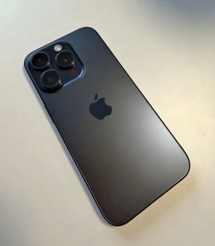 Apple Smartphone Triple Rear Camera Black Wi-Fi Bluetooth Bar Style