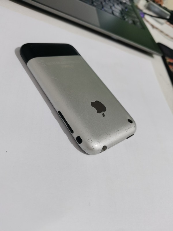 iOS 1.0 Apple iPhone 1st Generation - 8GB - Black (Unlocked) A1203 (GSM) gallery