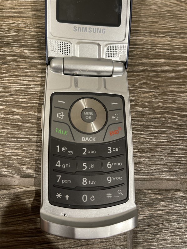 Samsung SCH-R500 Red/Silver Flip Phone (Alltel) gallery
