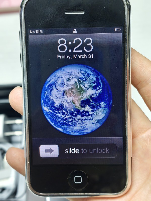 Apple iPhone 1st Generation 8GB 16GB iOS 1.1.4 & 3.1.3 with Box and Accessories
