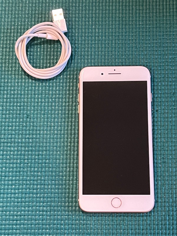 Apple iPhone 8 Plus – 64GB – Gold unlocked A1897 (GSM)
