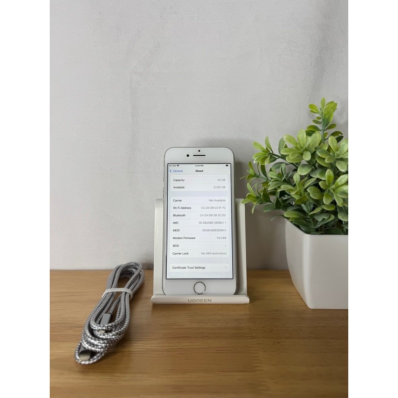 Apple iPhone 7 32GB in Silver - Fully Unlocked - Good Condition gallery