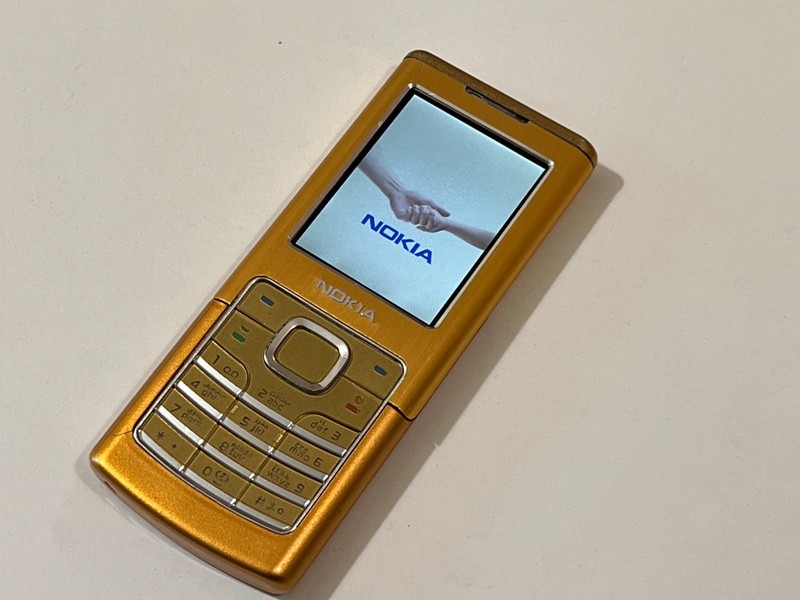 Nokia 6500 Gold – 1 GB – Silver (Unlocked) GSM Mobile Phone ( Hungary)