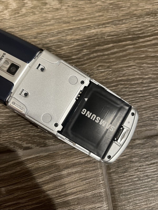 Samsung SCH-R500 Red/Silver Flip Phone (Alltel) gallery