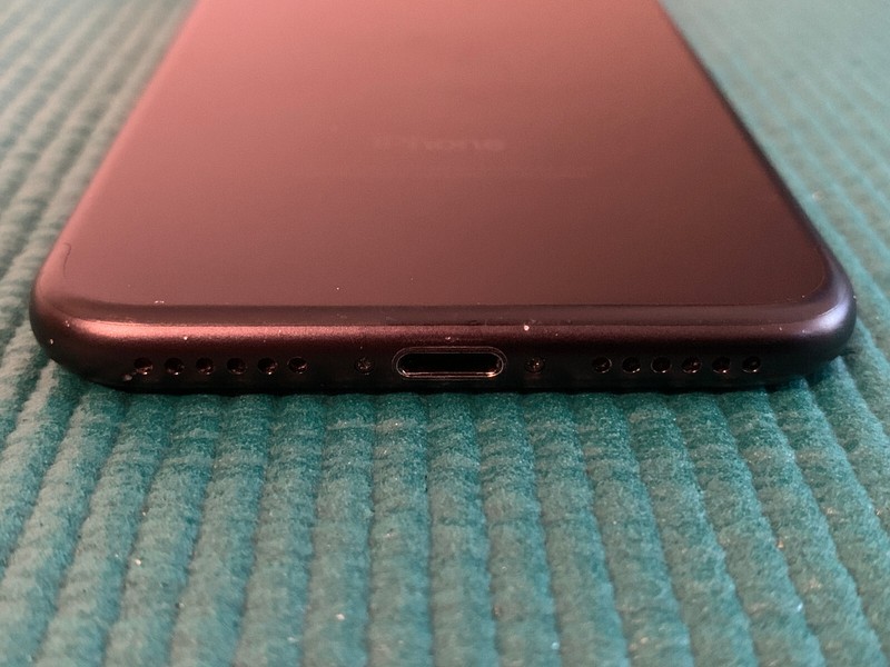 Apple iPhone 7 - 32 GB - Matt Black (Unlocked) A1660 (CDMA + GSM) gallery