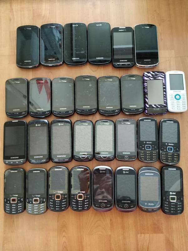 Lot of 30 Hybrid model Vintage Samsung (29pcs ) and 1pc LG Flip Cell phone