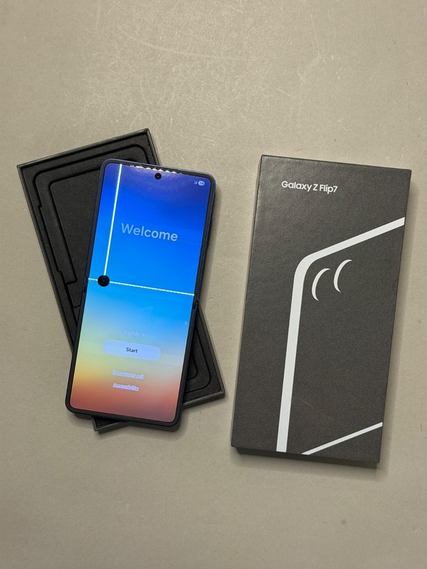 Samsung Galaxy Z Flip 7 256GB Verizon Blue Shadow Flip7 SM-F766U *BAD LCD