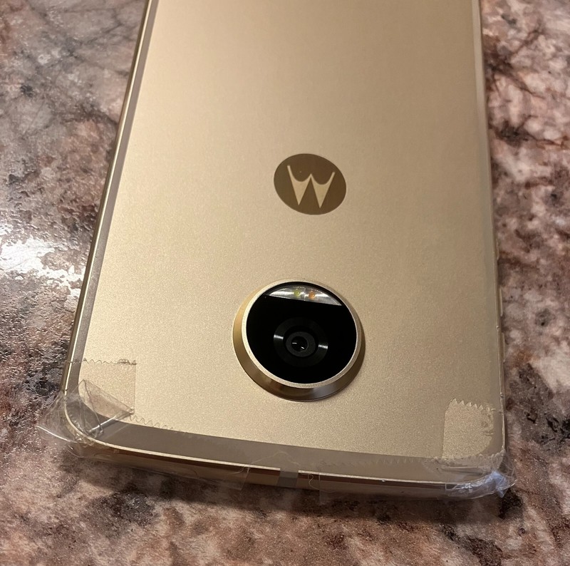Motorola Moto Z2 Play 32GB XT1710-02 Verizon White Works with Cracked Screen gallery